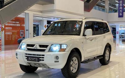 r1020293-mitsubishi-pajero-2010_0