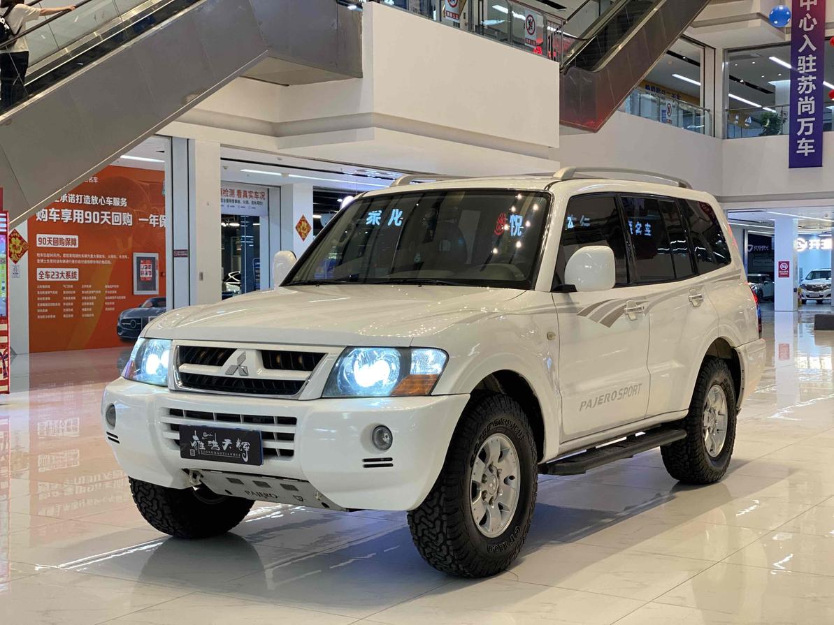 r1020293-mitsubishi-pajero-2010_0