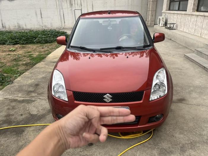 r1020337-suzuki-swift-2011_0