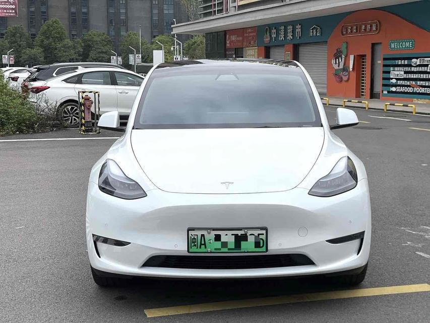 r1020417-tesla-model-y-2023_0