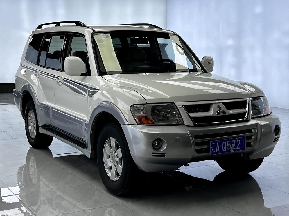 r1020428-mitsubishi-pajero-2011_0