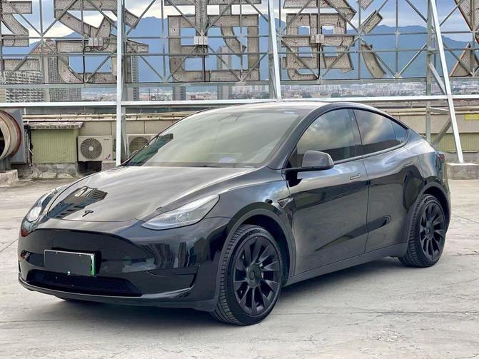 r1020436-tesla-model-y-2023_0