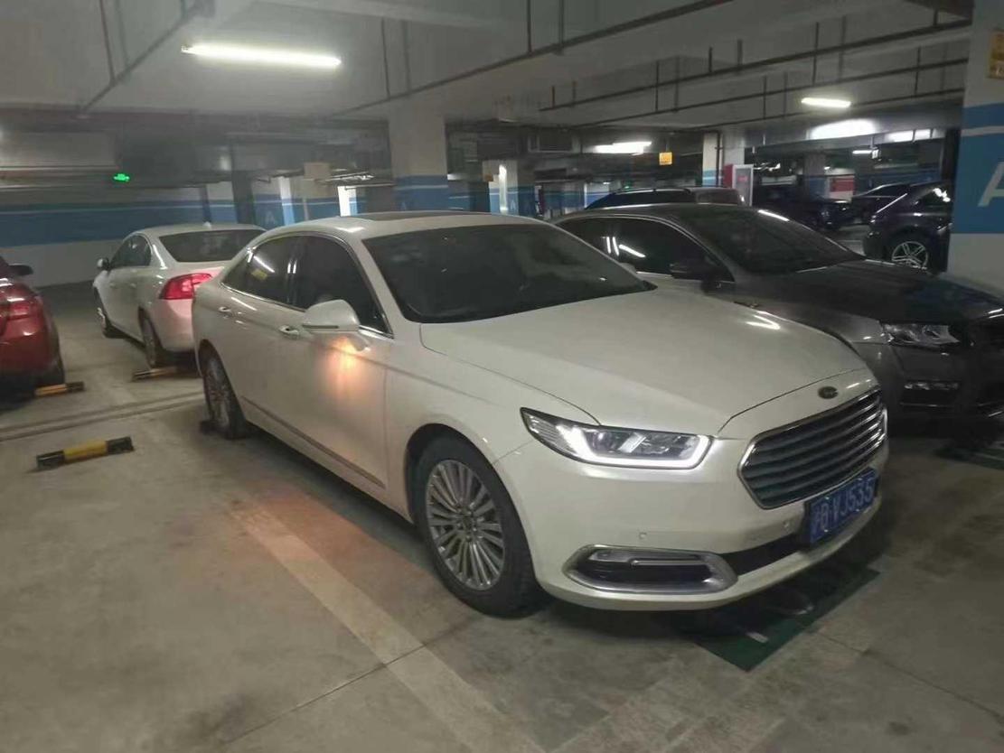 r1020502-ford-taurus-2017_0