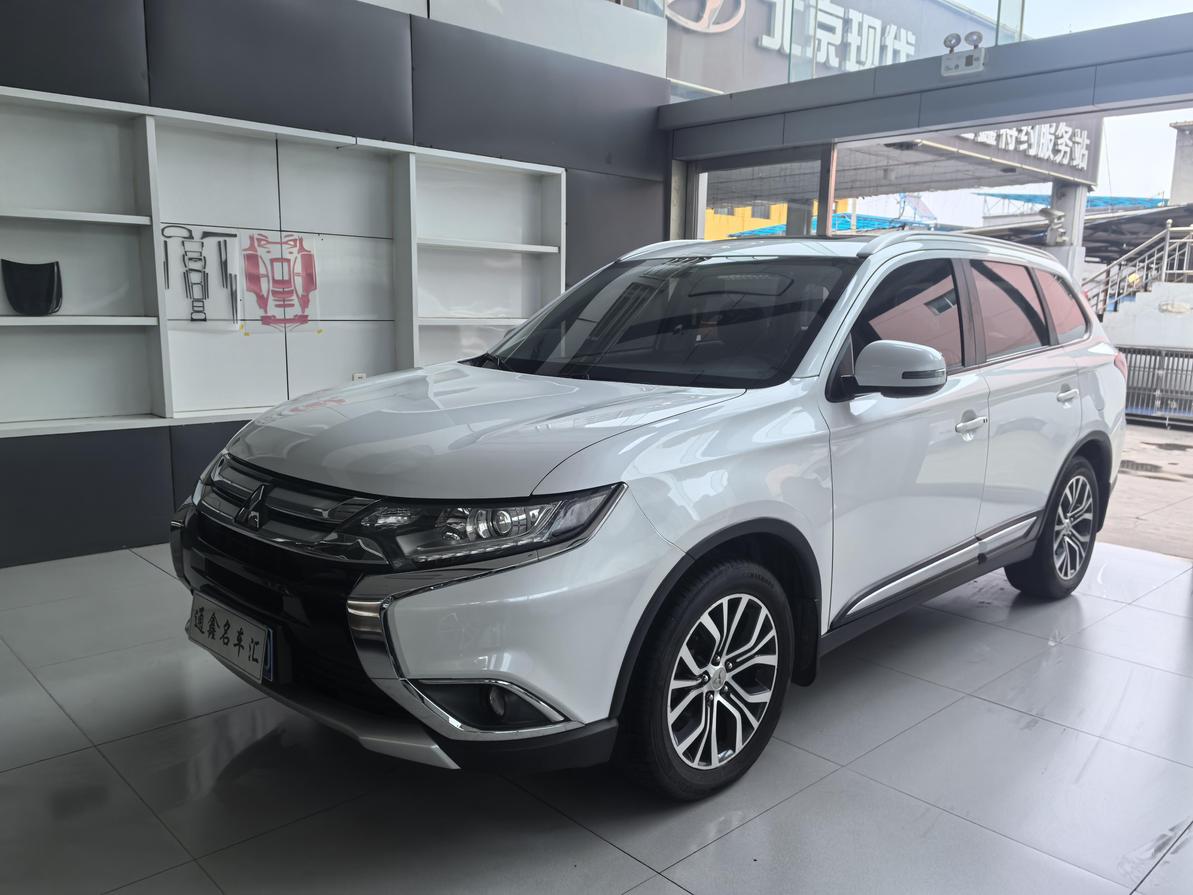 r1020565-mitsubishi-outlander-2018_0