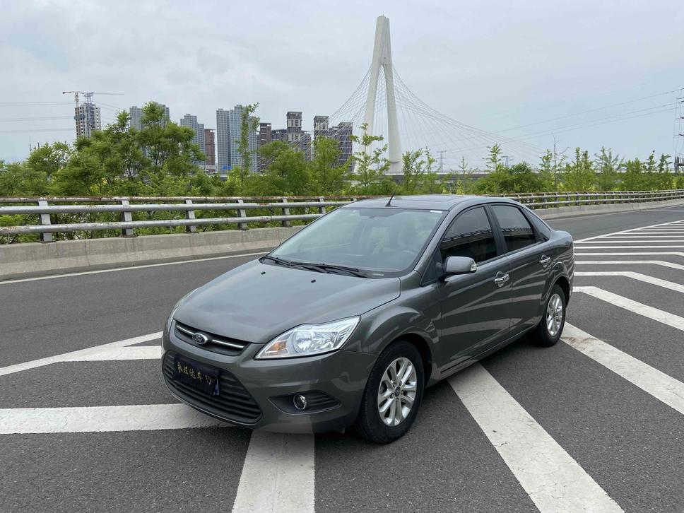 r1020568-ford-focus-2014_0