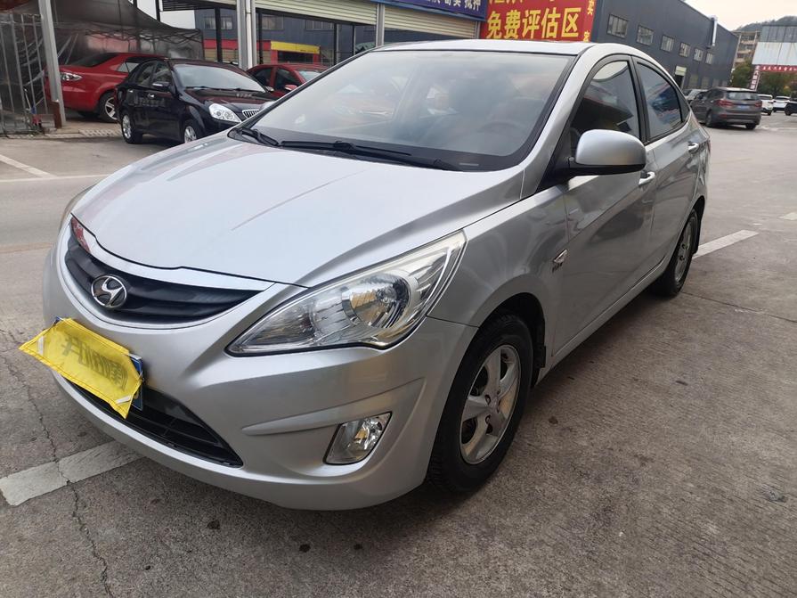 r1020577-hyundai-reina-2011_0
