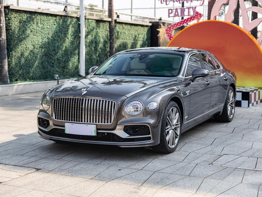 r1020719-bentley-flying-spur-2022_0