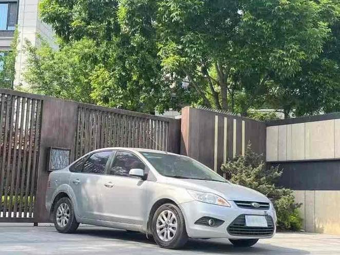 r1020812-ford-focus-2014_0