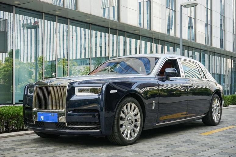 r1020819-rolls-royce-phantom-2019_0