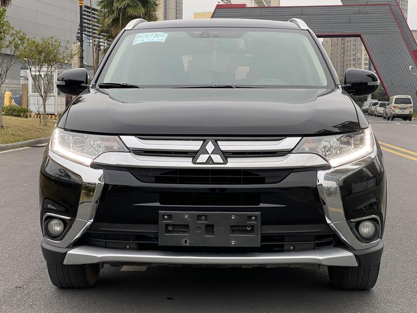 r1020854-mitsubishi-outlander-2018_0