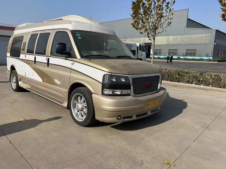 r1020903-gmc-savana-2013_0