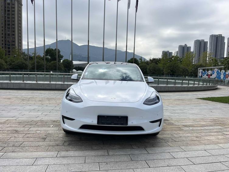 r1020953-tesla-model-y-2023_0