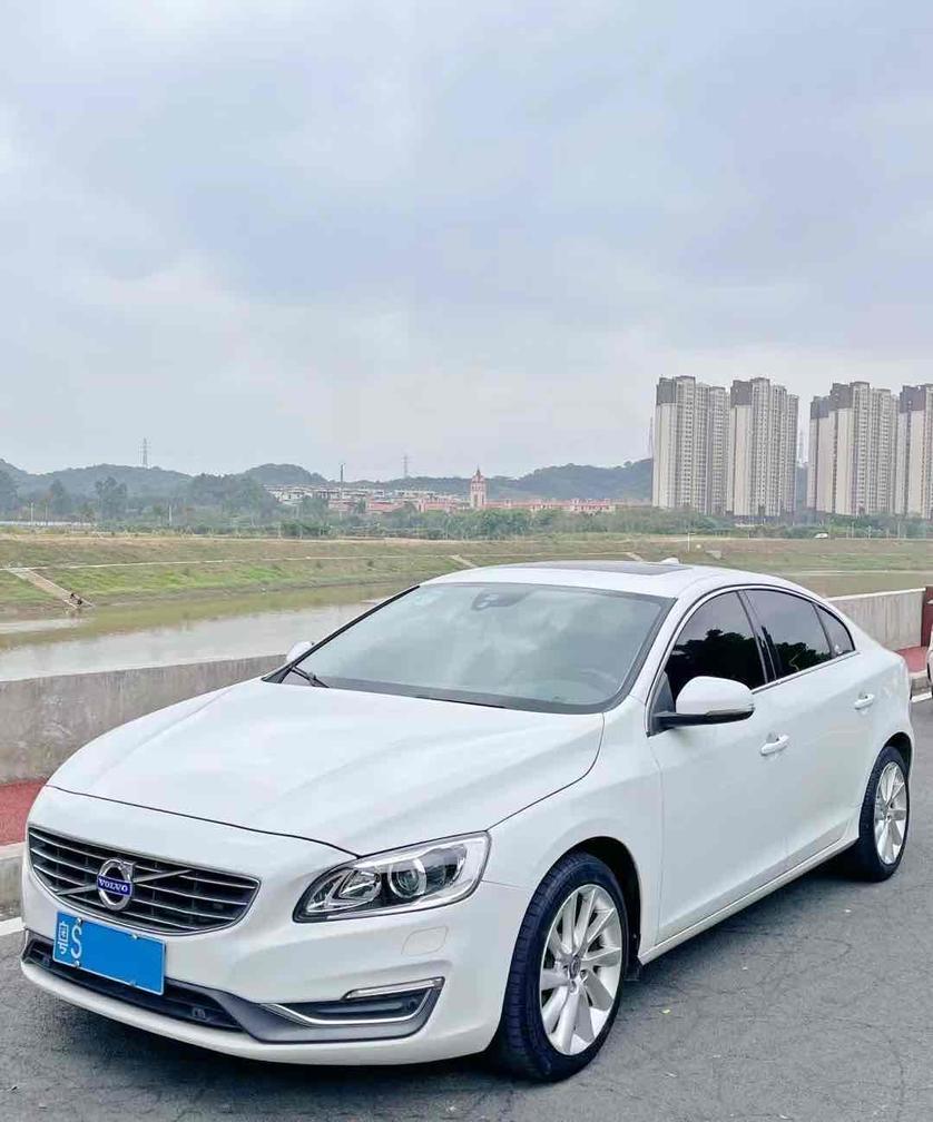 r1021045-volvo-s60-2014_0