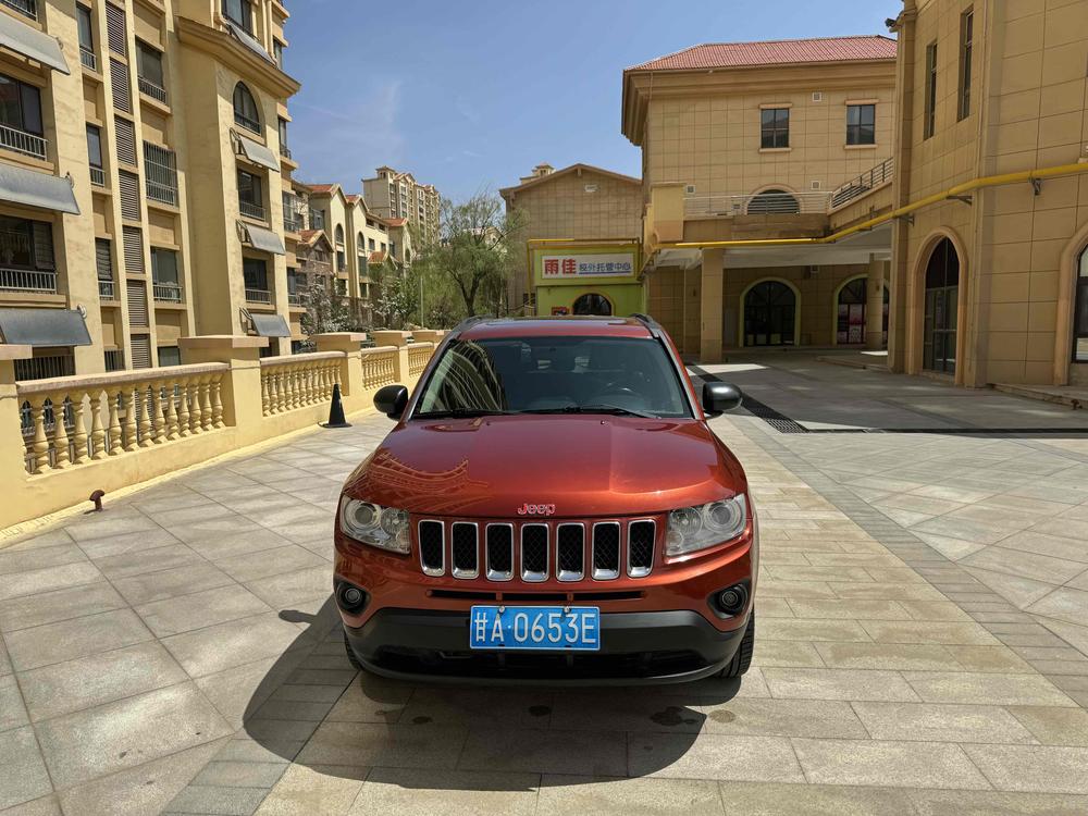 r1021116-jeep-compass-2012_0