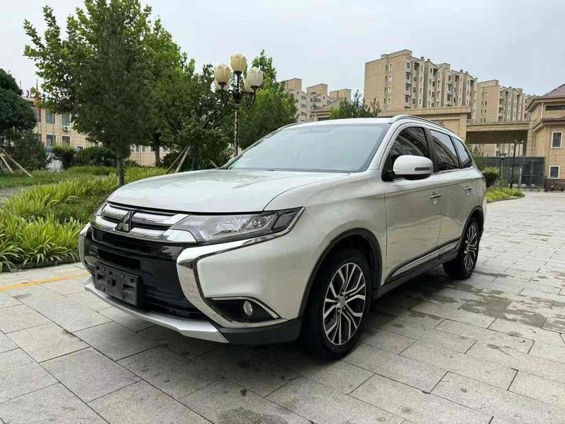 r1021307-mitsubishi-outlander-2018_0
