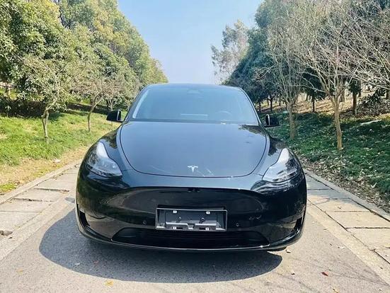 r1021360-tesla-model-y-2022_0