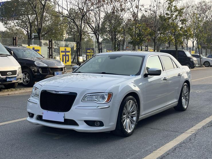 r1021364-chrysler-300c-2013_0
