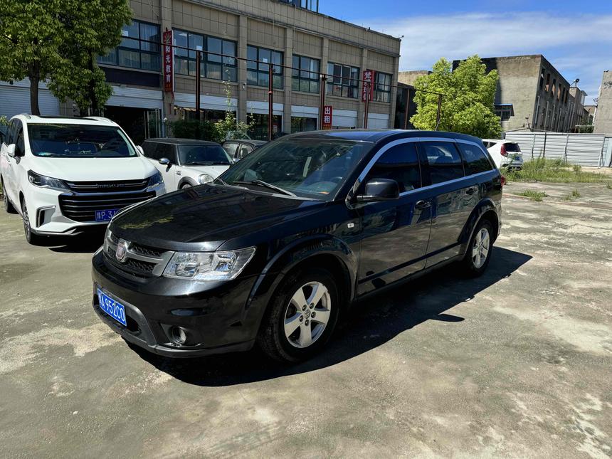 r1021453-fiat-freemont-2012_0