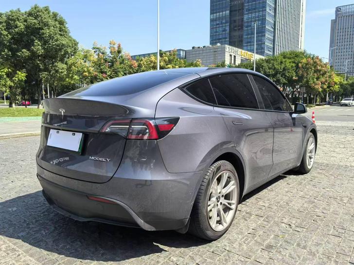 r1021667-tesla-model-y-2022_0