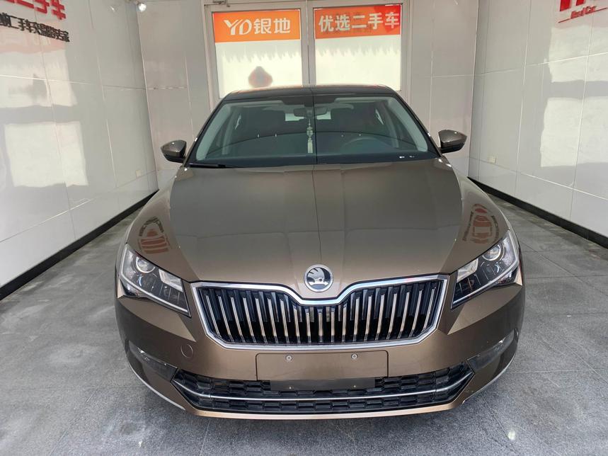 r1021686-skoda-superb-2018_0