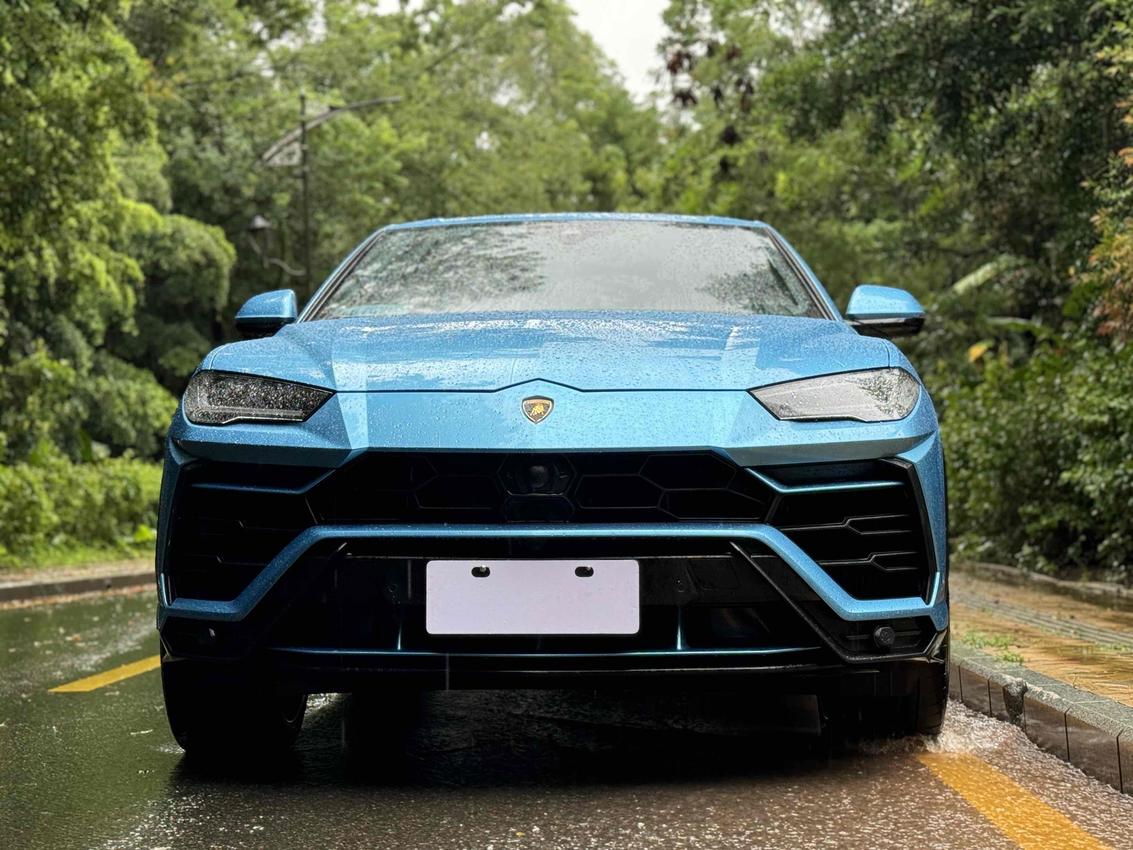 r1021697-lamborghini-urus-2022_0