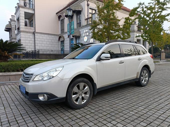 r1021699-subaru-outback-2011_0