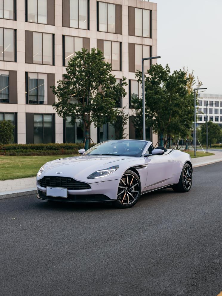 r1021822-aston-martin-db11-2020_0