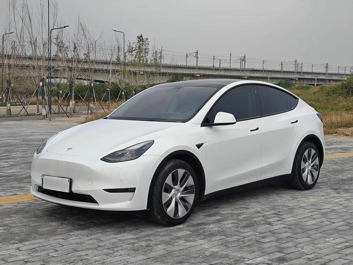 r1021908-tesla-model-y-2022_0