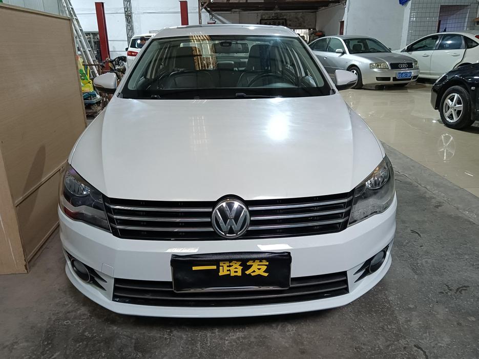 r1022191-volkswagen-bora-2013_0