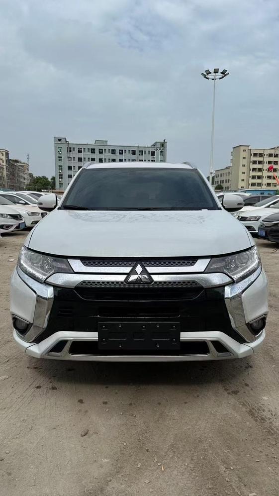 r1022979-mitsubishi-outlander-2023_0