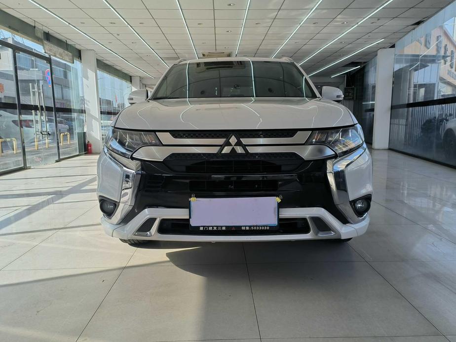 r1023714-mitsubishi-outlander-2022_0