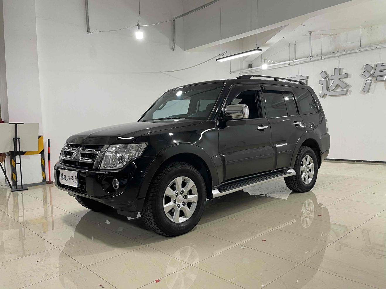 r1024251-mitsubishi-pajero-2012_0