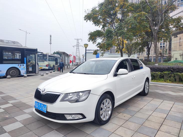 r1024611-skoda-superb-2015_0