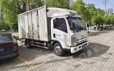 r209557-isuzu-kv100-2019_1