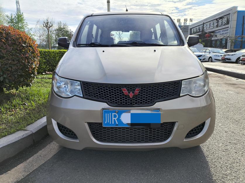 r1022037-wuling-hongguang-2014_0