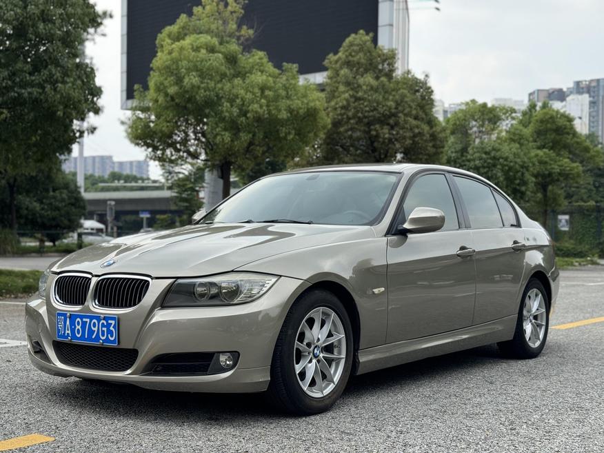 BMW BMW 3 Series в цвете и кузовом – это идеальный выбор среди китайских автомобилей. Доступная цена и надежность гарантированы.
