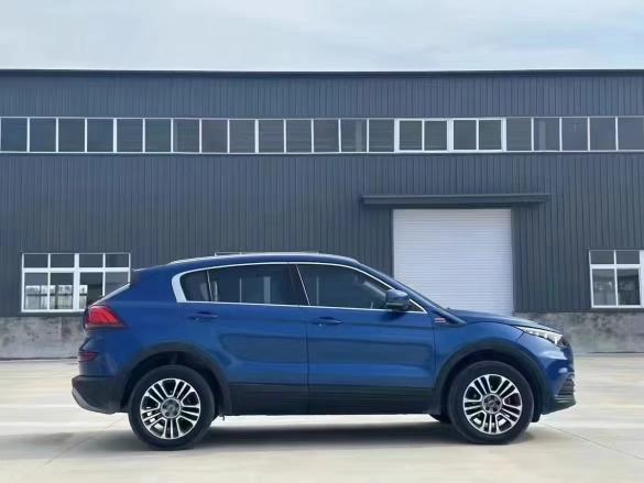 Qoros Qoros 5 в цвете и кузовом – это идеальный выбор среди китайских автомобилей. Доступная цена и надежность гарантированы.