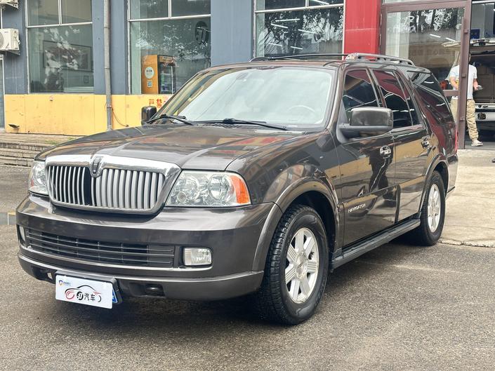 Lincoln Lincoln Navigator в цвете и кузовом – это идеальный выбор среди китайских автомобилей. Доступная цена и надежность гарантированы.