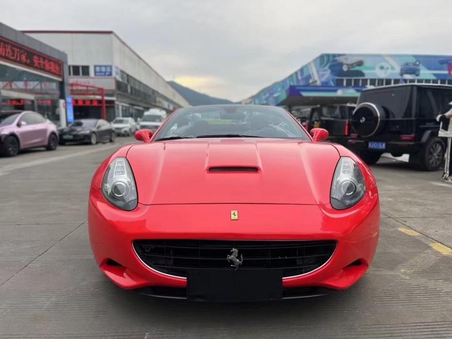 Ferrari Ferrari California T в цвете и кузовом – это идеальный выбор среди китайских автомобилей. Доступная цена и надежность гарантированы.