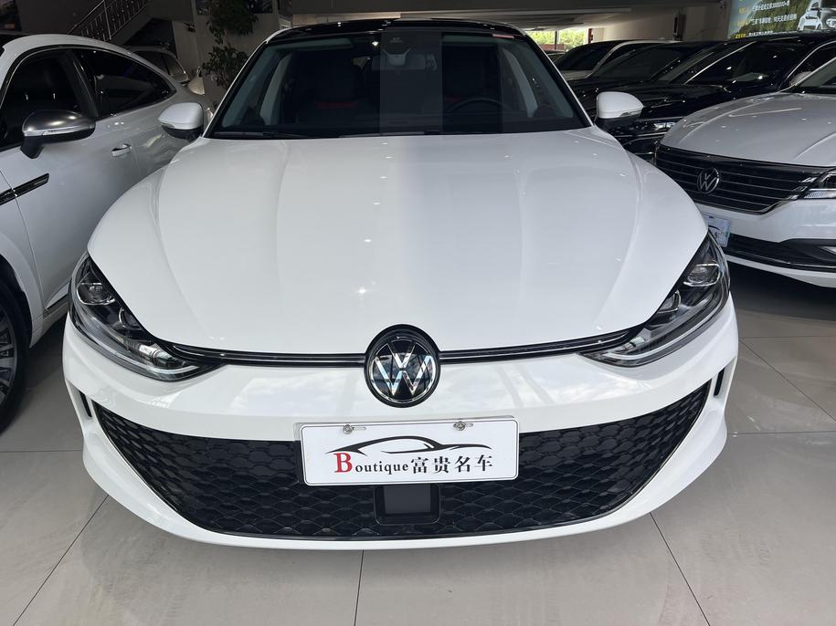 Volkswagen Volkswagen Lamando в цвете и кузовом – это идеальный выбор среди китайских автомобилей. Доступная цена и надежность гарантированы.
