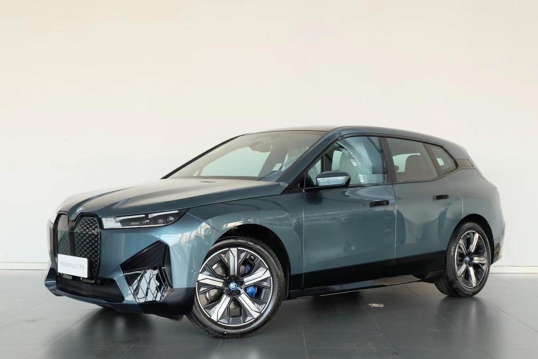 BMW BMW iX в цвете и кузовом – это идеальный выбор среди китайских автомобилей. Доступная цена и надежность гарантированы.