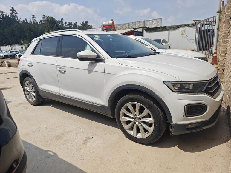 Volkswagen Volkswagen T-ROC в цвете и кузовом – это идеальный выбор среди китайских автомобилей. Доступная цена и надежность гарантированы.
