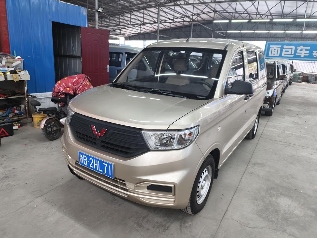 WuLing Wuling Hongguang V в цвете и кузовом – это идеальный выбор среди китайских автомобилей. Доступная цена и надежность гарантированы.