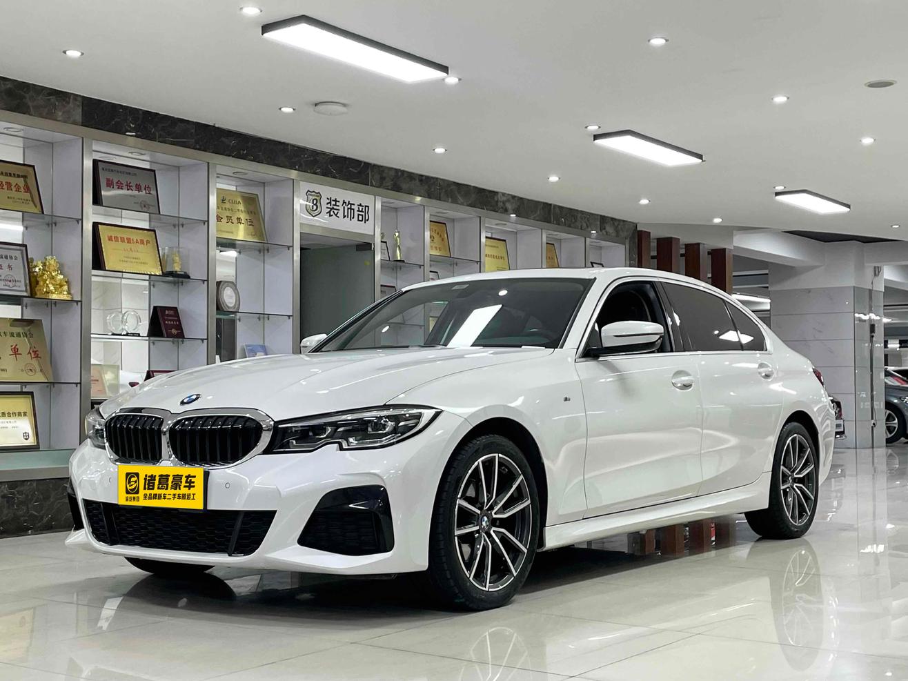 r1022348-bmw-3-series-2022_0