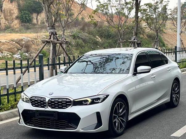 BMW BMW 3 Series в цвете и кузовом – это идеальный выбор среди китайских автомобилей. Доступная цена и надежность гарантированы.