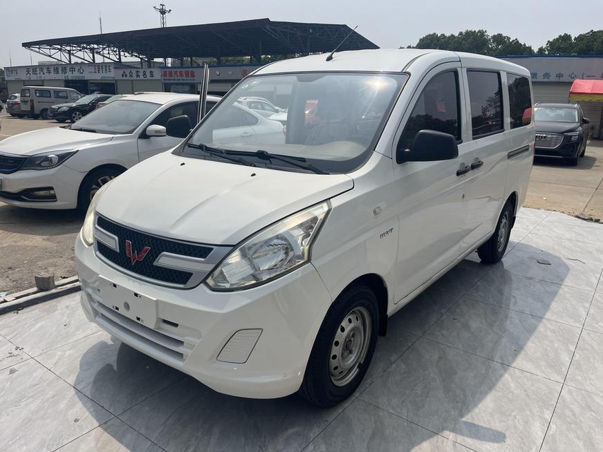 WuLing Wuling Rongguang V в цвете и кузовом – это идеальный выбор среди китайских автомобилей. Доступная цена и надежность гарантированы.