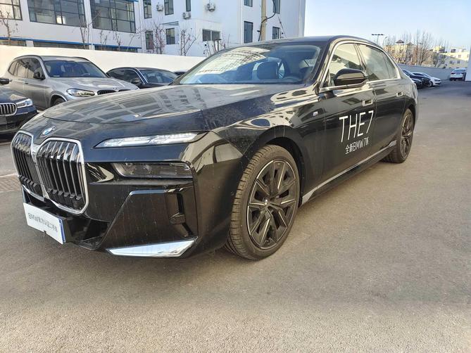 BMW BMW 7 Series в цвете и кузовом – это идеальный выбор среди китайских автомобилей. Доступная цена и надежность гарантированы.