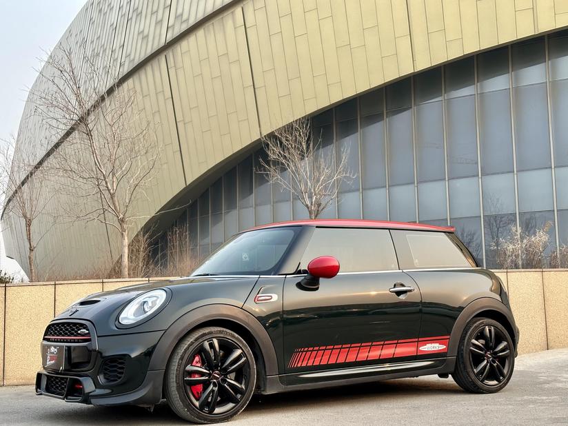 MINI MINI JCW в цвете и кузовом – это идеальный выбор среди китайских автомобилей. Доступная цена и надежность гарантированы.