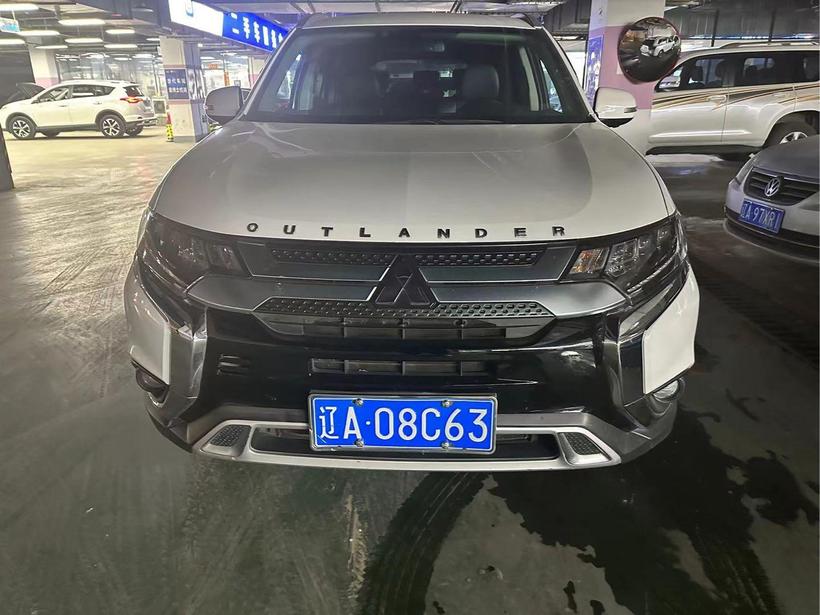 Mitsubishi Mitsubishi Outlander в цвете и кузовом – это идеальный выбор среди китайских автомобилей. Доступная цена и надежность гарантированы.