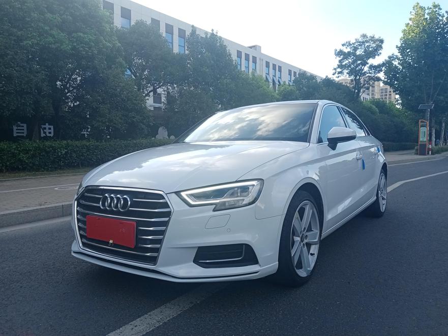Audi Audi A3 в цвете и кузовом – это идеальный выбор среди китайских автомобилей. Доступная цена и надежность гарантированы.